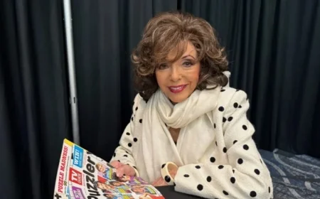 Joan Collins, 92, Shines in Rare Hollywood Show Appearance