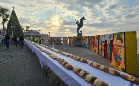 Thousands Enjoy Puerto Vallarta’s Largest Ever Rosca de Reyes