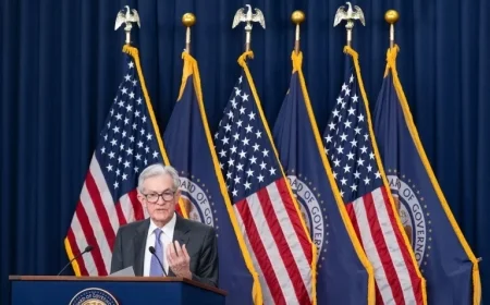 Stock Futures Fluctuate, Dollar Dips as Fed Chair Powell Investigated