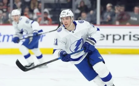 Lightning’s Point Leaves Game Due to Apparent Lower-Body Injury