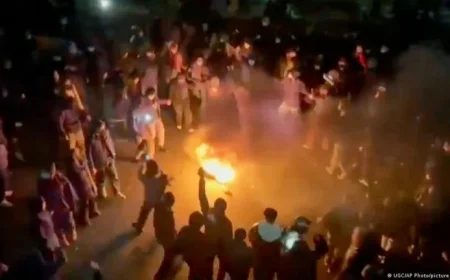 Trump Considers Airstrikes Amid Iran Protests, Prefers Diplomatic Solutions