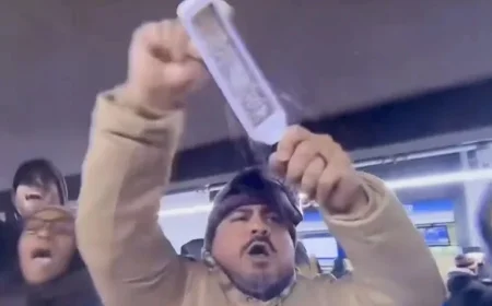 Blue-Collar Worker Gains Fame as ‘Cheese Grater Guy’ in Bears’ Playoff Triumph