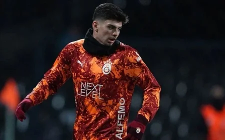 Galatasaray Faces Injury Blow: Player Exits Game Early