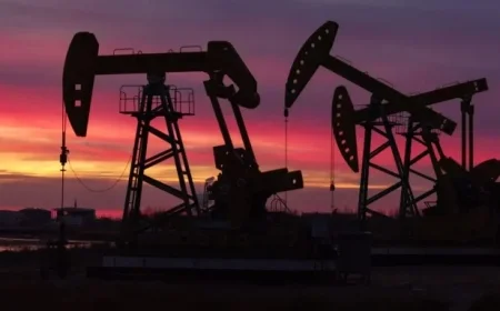 Analysts Warn Oil Price Shock Could Disrupt Markets and Economy