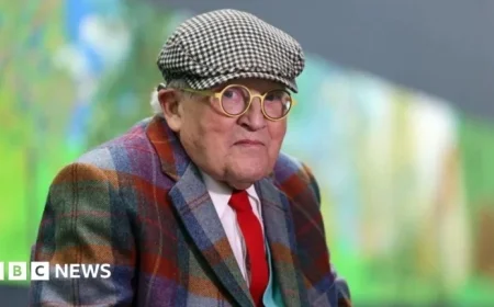 David Hockney Criticizes Moving Bayeux Tapestry to UK as ‘Madness’