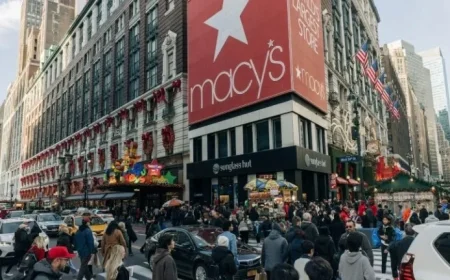 Macy’s Gains Momentum Amid Saks’ Bankruptcy