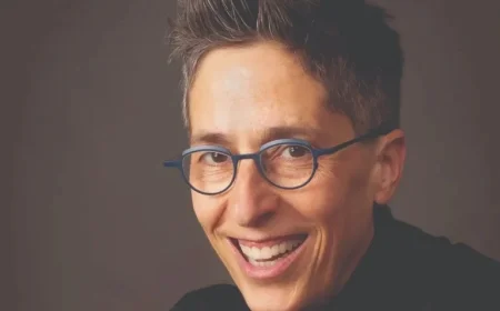 Cartoonist Alison Bechdel Discusses Hope, Humor in Challenging Times