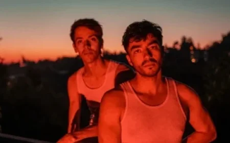 Ben Affleck and Matt Damon Star in Intense Netflix Heist Thriller