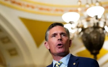 Democratic Divide Deepens Over Shutting Down ICE