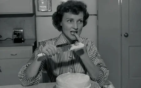 Explore Betty White’s Off-Screen Life: 15 Captivating Home Images