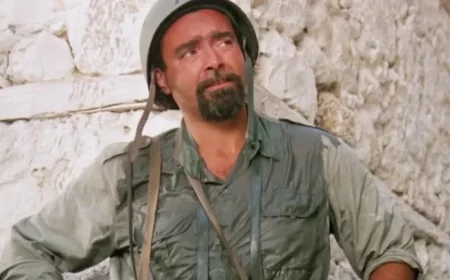 Roger Ebert Walks Out on Controversial Oscar-Winning War Film