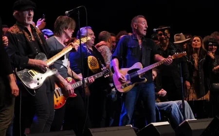 Springsteen Criticizes ICE, Dedicates ‘The Promised Land’ at Light of Day Concert