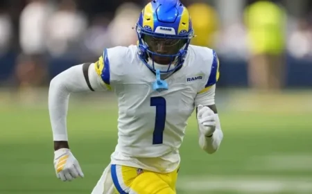 Rams Cornerback Suffers Shoulder Injury in First Half Against Bears