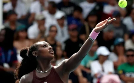 Parks Triumphs Over Eala in Thrilling Three-Set Match Before Packed Crowd