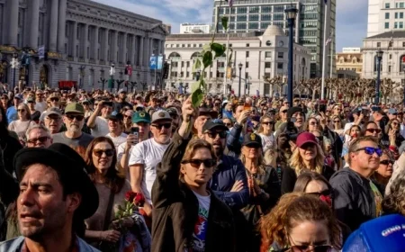 Fans Celebrate Legendary Grateful Dead Guitarist Bob Weir in San Francisco