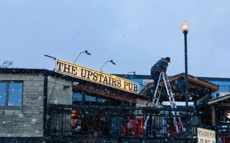 Indiana Fans Endure Cold to Camp Outside Bars for Title Game