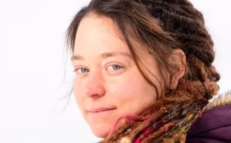 Author Édith Blais Faces Media Break Amid ‘Le Sablier’ Profit Accusations