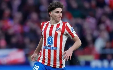 Barcelona Targets Julián Álvarez as Strategic Striker Acquisition
