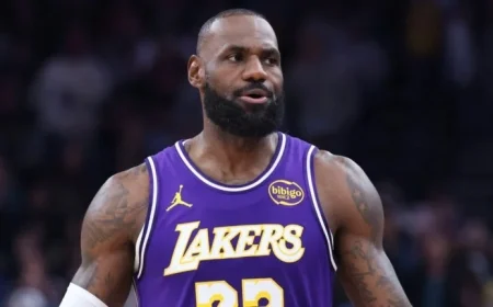 LeBron James Omitted from NBA All-Star Starters for First Time Since 2004