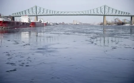 Jacques-Cartier Bridge Closed Due to Nearby Building Fire