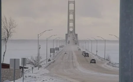 Mackinac Bridge Faces Blowing Snow Warning