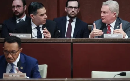 House Oversight Panel Votes to Hold Clintons in Contempt