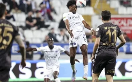 Starting Lineups Announced for Trabzonspor vs Kasımpaşa: Lovik Included