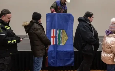 Hundreds Rally to Support Alberta’s Independence Referendum