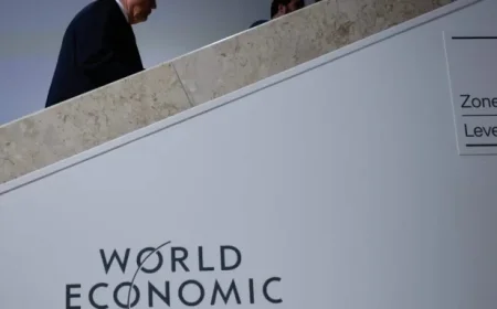 US Holds Advantage in Debt Battle; Europe Risks Crash if Treasuries Sold