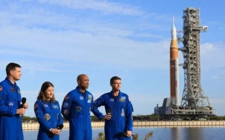 NASA Plans Moon Mission Amid Safety Concerns Over Spacecraft