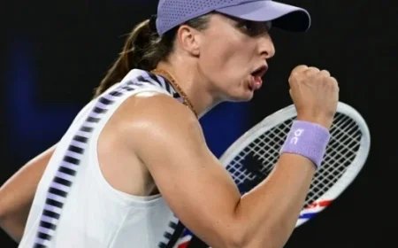 Swiatek Advances to AO 2026 Fourth Round After Tough Challenge