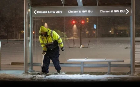 US Snowstorm Cuts Power to Thousands Nationwide