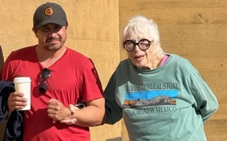 Shirley MacLaine, 91, Surprises with Rare Los Angeles Public Appearance