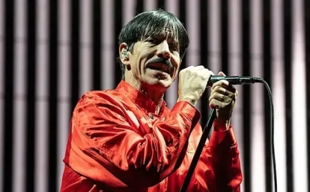 Producer Calls Anthony Kiedis of Red Hot Chili Peppers “Tone Deaf”