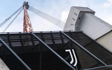 Juventus and Napoli Face Off in Intense Clash