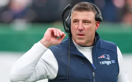 Patriots Coach Mike Vrabel’s Wife Jen Appears Rarely in Tunnel