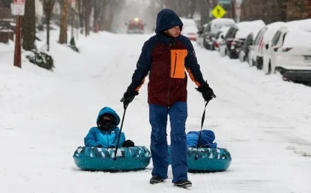 Philadelphia Faces Largest Snowfall in Five Years with Icy Conclusion