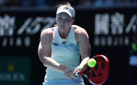 Rybakina Advances to Australian Open Second Round