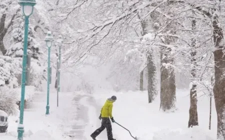 Canada Hit by Severe Cold and Heavy Snow in Winter Storm