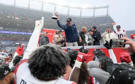 Mike Vrabel Celebrates Patriots AFC Championship by Chugging Beer in Locker Room