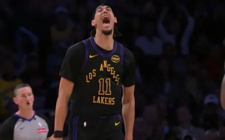 Lakers’ Jaxson Hayes Stuns Bulls with Spectacular Eastbay Dunk