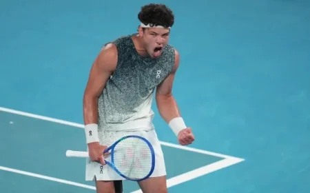 Ben Shelton Surges; Sinner, Djokovic, Swiatek Advance at Australian Open 2026