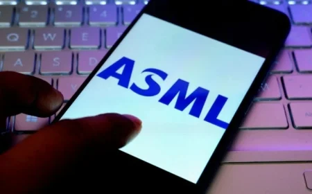 ASML’s Booming Order Book Sparks Concerns Over Valuation