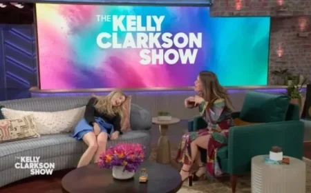 Amanda Seyfried Overjoyed Duetting Her Favorite Song with Kelly Clarkson | Video