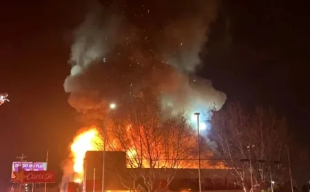 Fire Engulfs Carl’s Jr. in Central Fresno