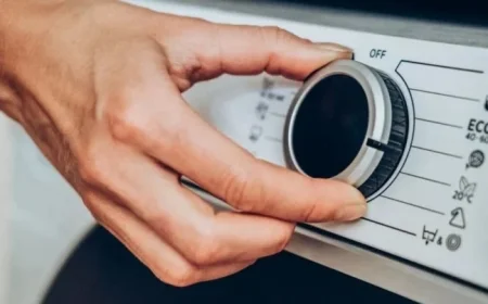 UK Households Advised to Wash Clothes at One Temperature This February