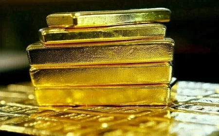 Gold price sinks as silver crash deepens, rattling gold and silver markets