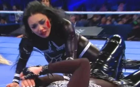 Roxanne Perez Suffers Injury on SmackDown, Holds Charlotte Flair Responsible
