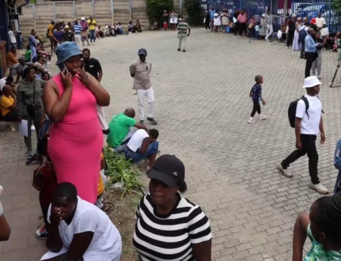 School’s First Day Marred by Glitches and Frustrations