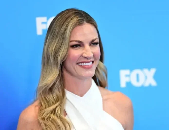 Erin Andrews’ Fur Coat at 49ers-Eagles Sparks Viral Meme